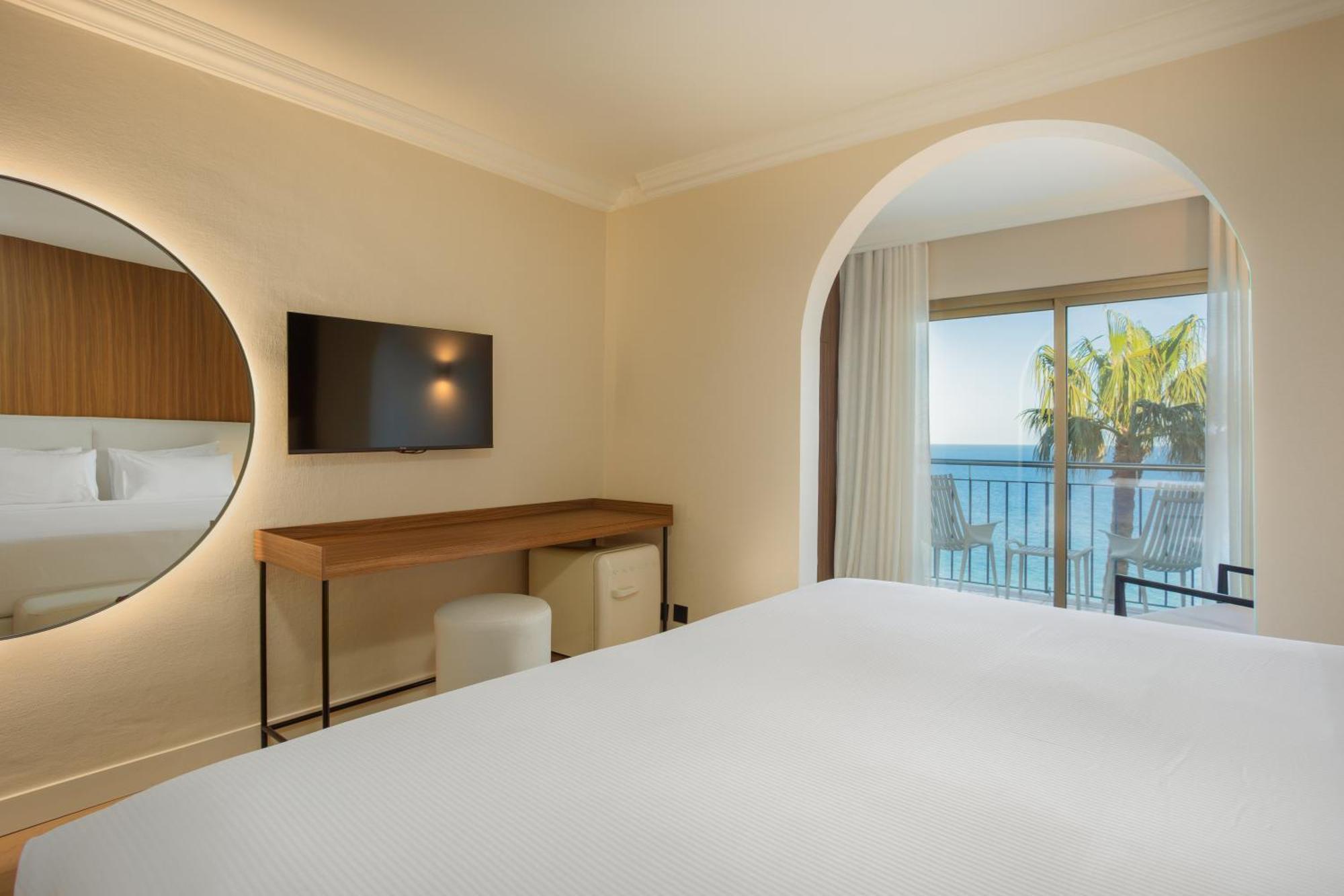 Double or Twin Room Sea View